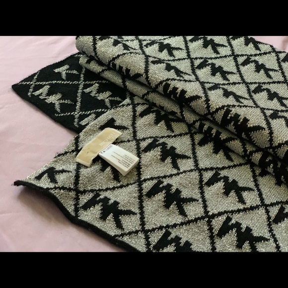 Women’s Michael Kors Scarf - Picture 2 of 2